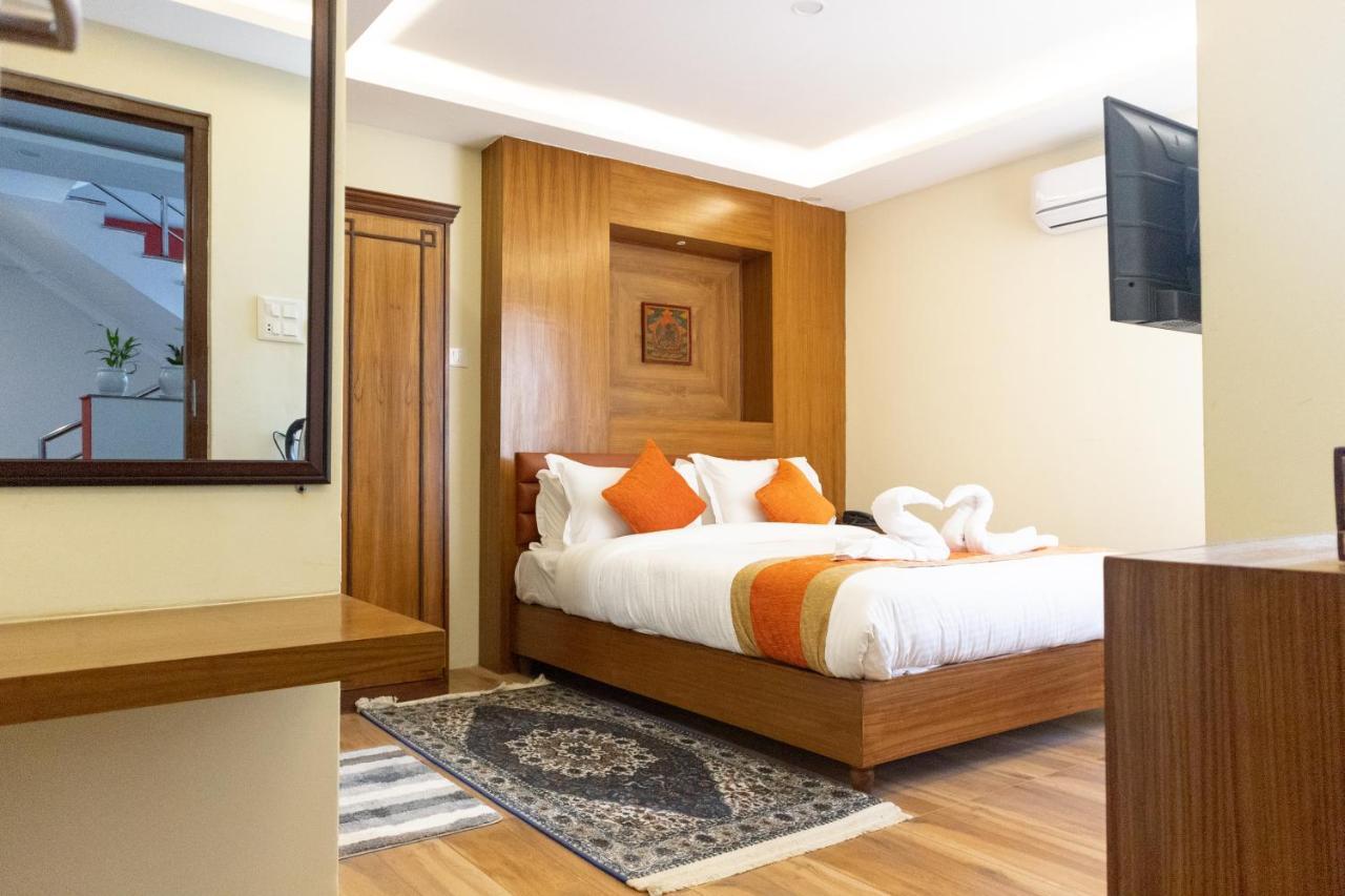 Hotel Yakroo Manang Katmandu Dış mekan fotoğraf