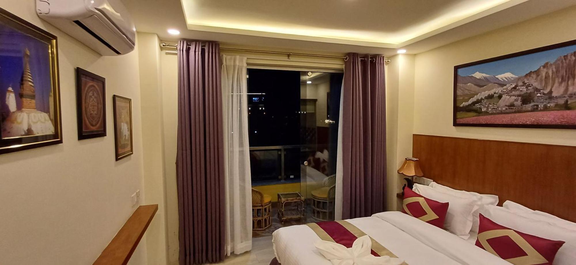 Hotel Yakroo Manang Katmandu Dış mekan fotoğraf