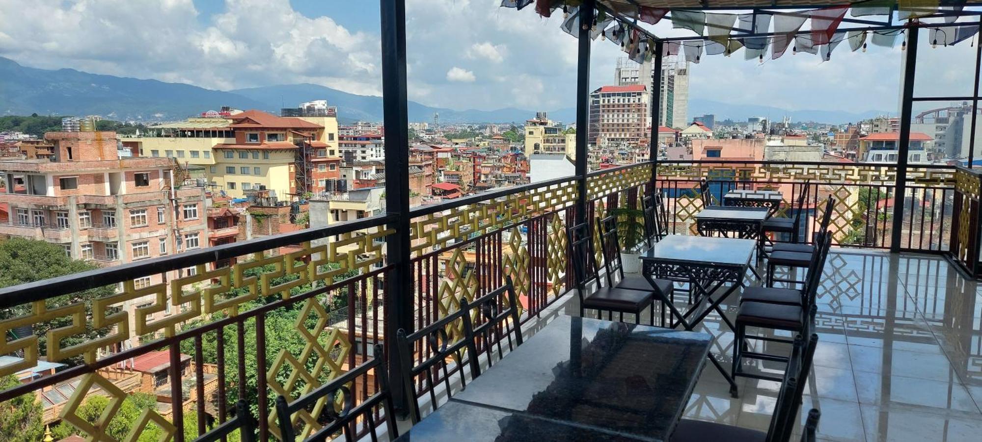 Hotel Yakroo Manang Katmandu Dış mekan fotoğraf