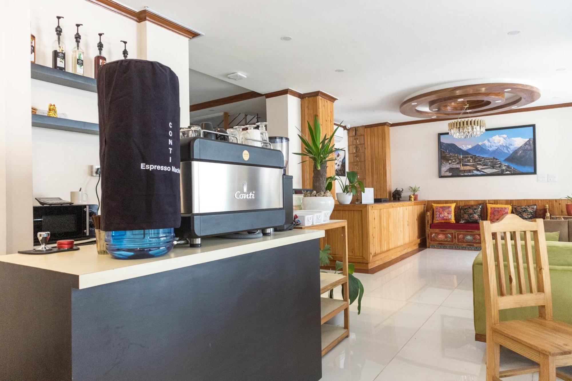 Hotel Yakroo Manang Katmandu Dış mekan fotoğraf
