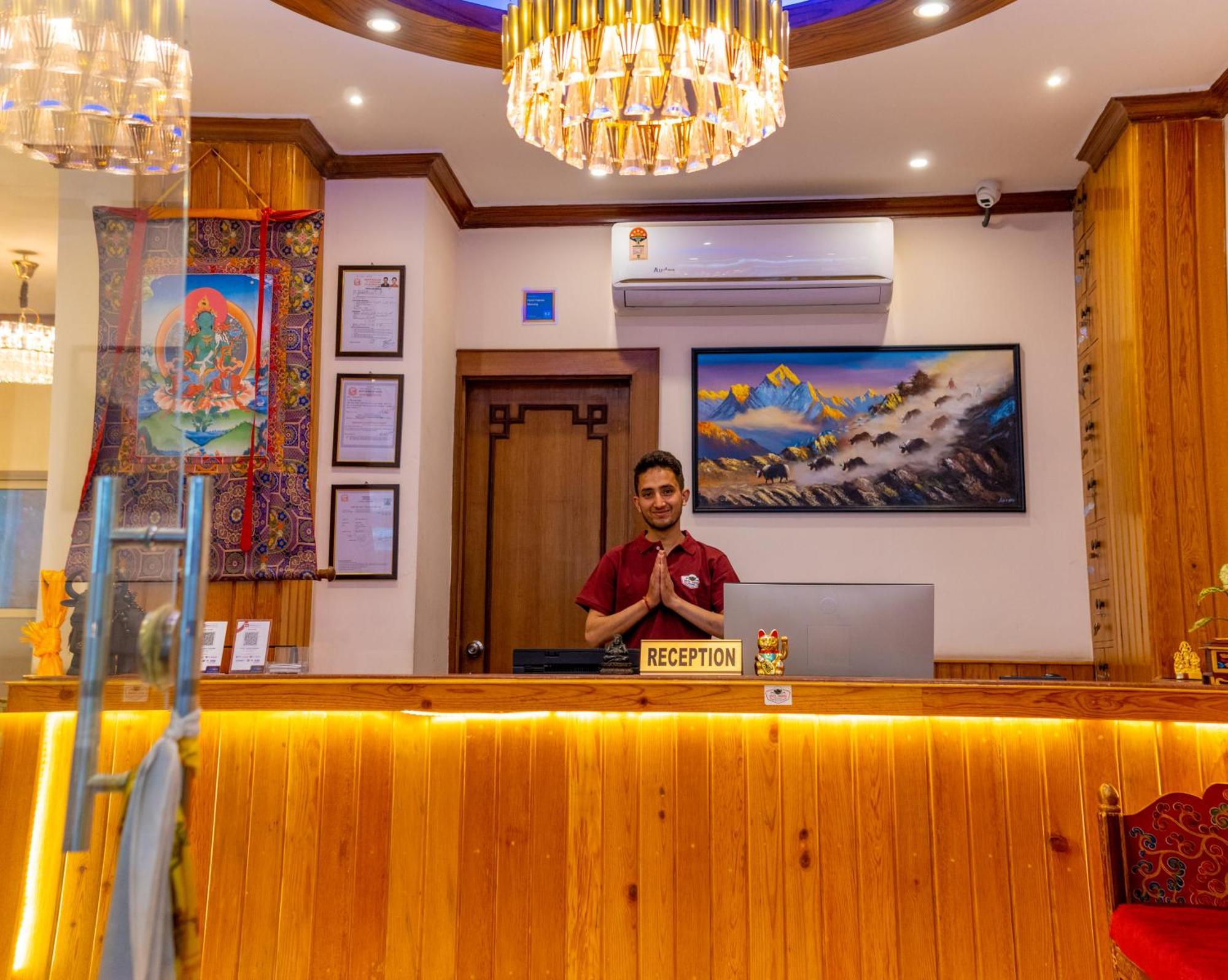 Hotel Yakroo Manang Katmandu Dış mekan fotoğraf