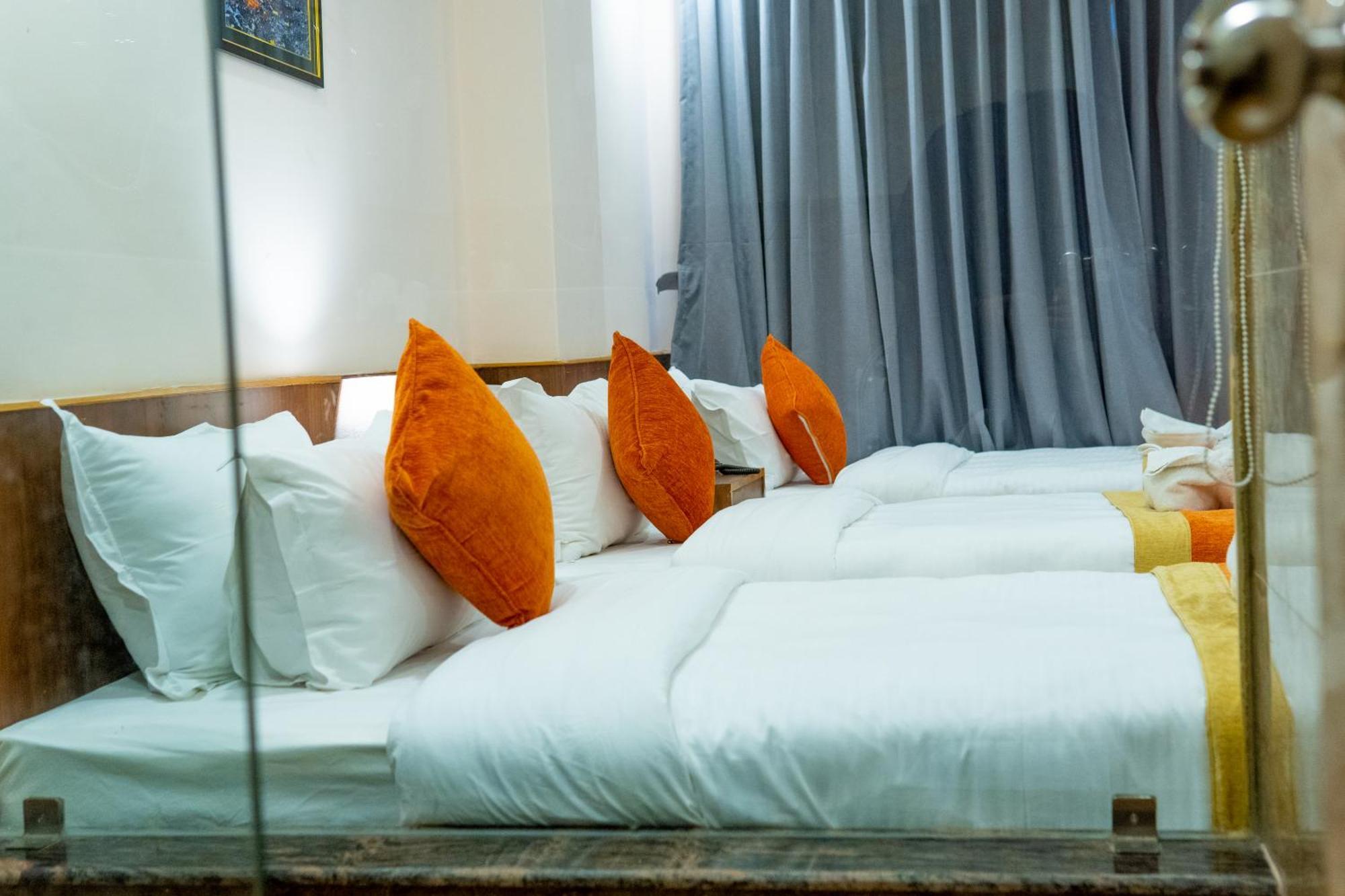 Hotel Yakroo Manang Katmandu Dış mekan fotoğraf